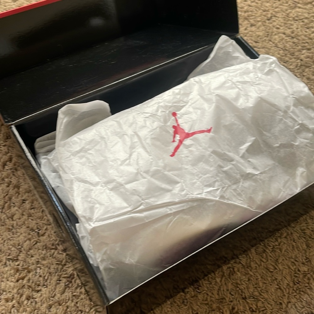 Air Jordan 3 Retro Awok Vogue Edition Sneakers 8.5 - Picture 4 of 13
